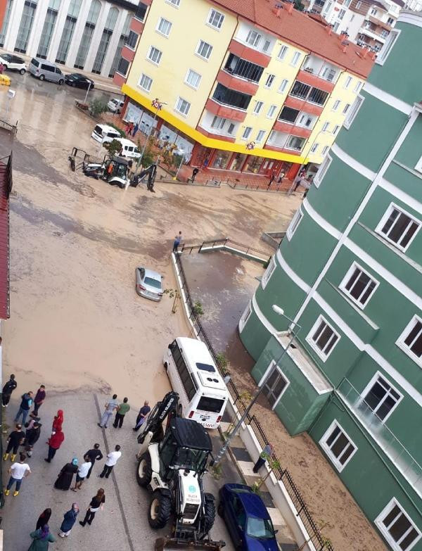 Bilecik'te sel suları bahçe duvarını yıktı - Resim: 4