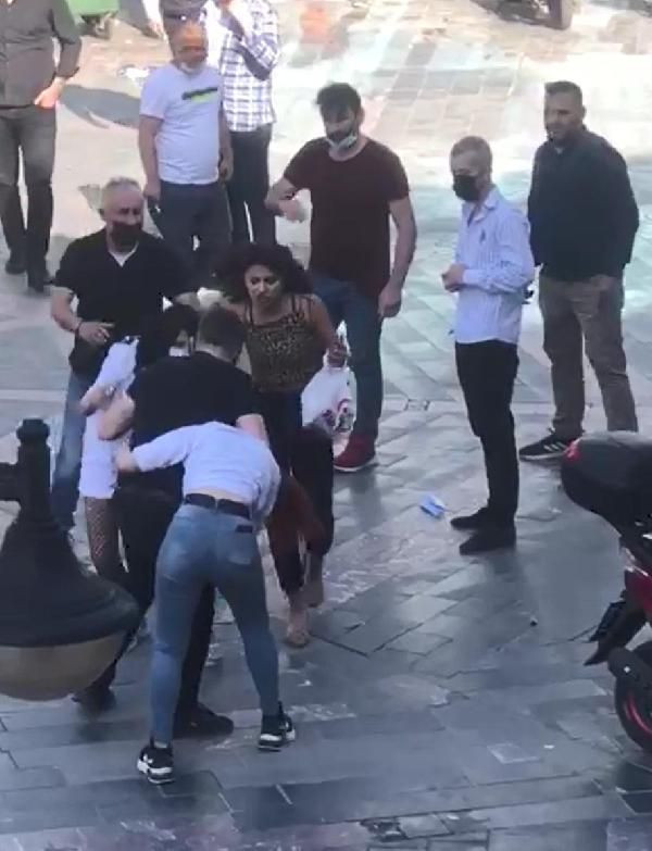 Düzce'de kızlar cadde ortasında saç saça baş başa kavga etti! Kimse ayıramadı - Resim: 4