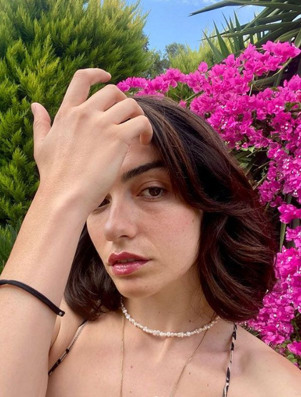 Hazar Ergüçlü bikinili paylaşımı ile sosyal medyayı ikiye böldü! "Hiç giymeseydin" - Resim: 1