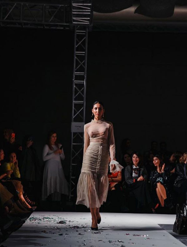 Milletvekili transparan kıyafetle çıkınca Kazakistan fena karıştı - Resim: 2