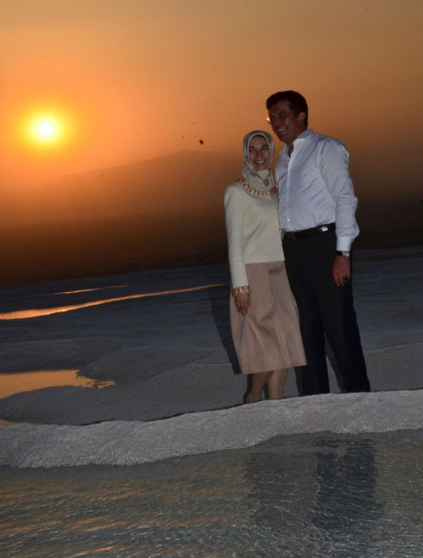 Nihat Zeybekci ile eşinin romantik pozları - Resim: 4