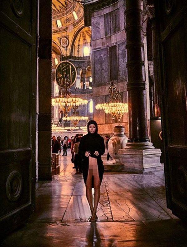 Ayasofya Müzesi'nde çıplak poz veren manken hakkında yakalama kararı - Resim: 2