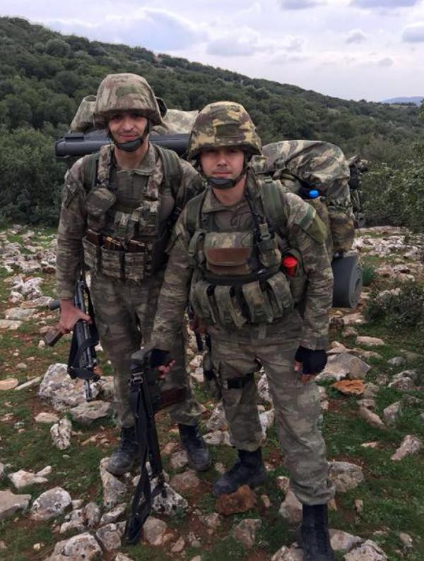 Şehit Üsteğmen'den yürek yakan fotoğraflar! Eşi ve annesi... - Resim: 2