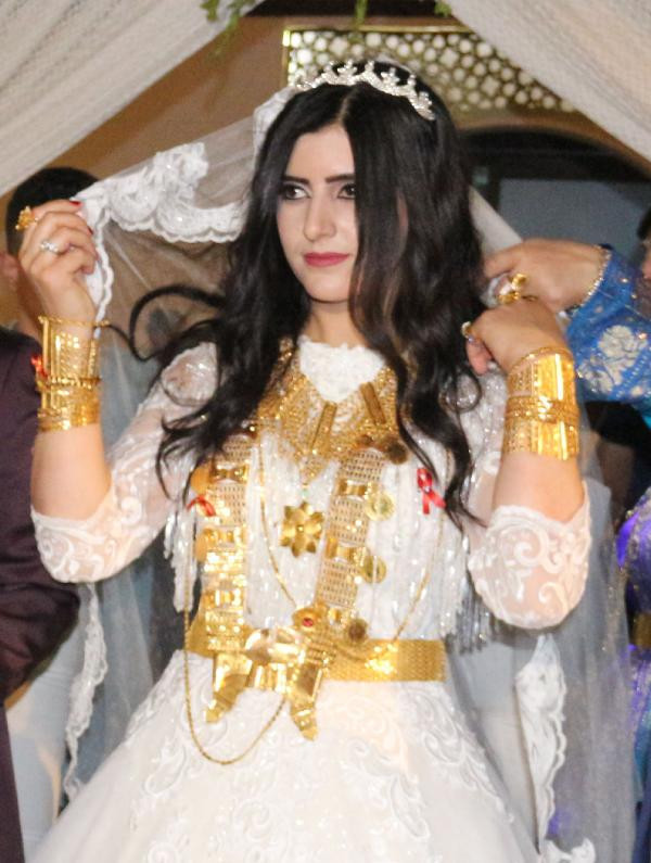 Aşiret düğününde gelin altınları taşıyamadı! Tam 3 kilo... - Resim: 2