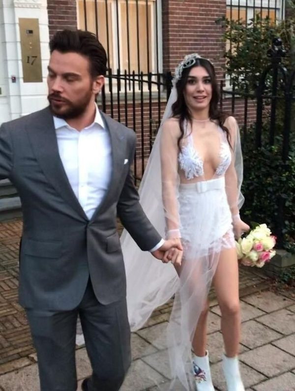 Sinan Akçıl'ın eşi Burcu Kıratlı bikinili halini paylaştı! Akçıl'ın yorumu bakın ne oldu - Resim: 4