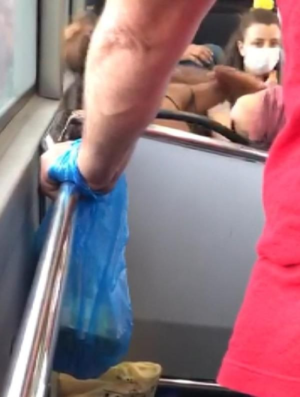 İstanbul'da otobüste hakaretlerle tokatladı kimse müdahale etmedi - Resim: 2