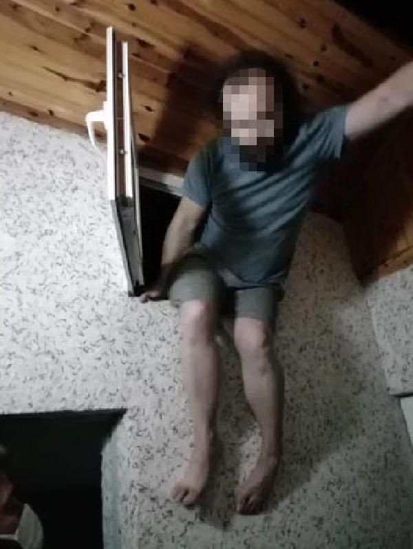 Çatı katına şok baskın! FETÖ şüphelileri hücre evdeki gizli bölmede yakalandı - Resim: 1