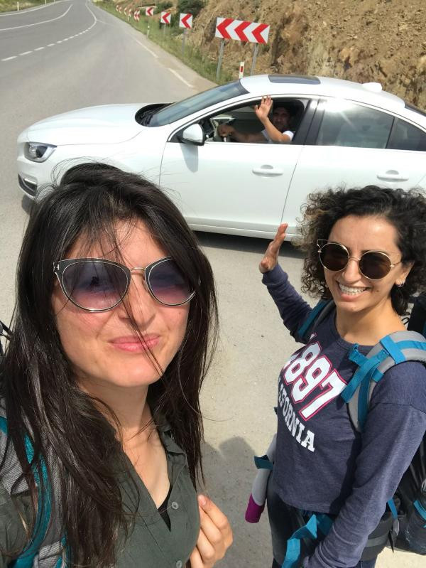Otostopla 50 araç değiştirip Karadeniz'i gezdiler! - Resim: 1