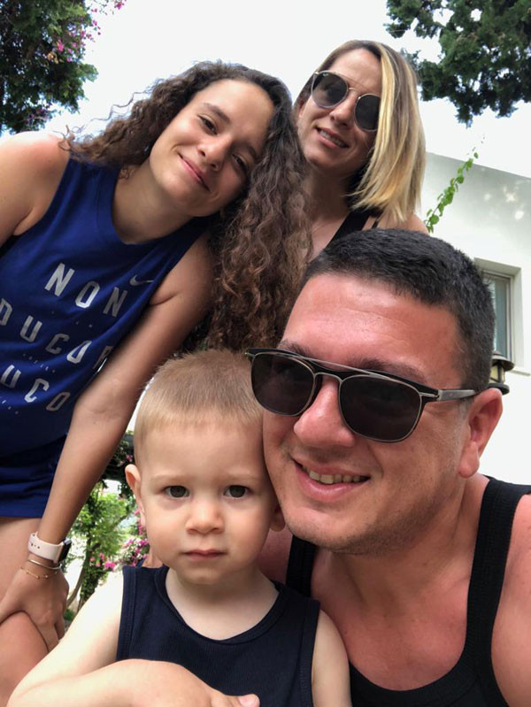 Öldürülen kocasının yerine geçti rekor satış yaptı - Resim: 3