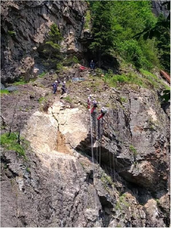 Sümela Manastırı'nı ziyaret edenlerin üzerine düşebilir! 360 tonluk kaya! - Resim: 1
