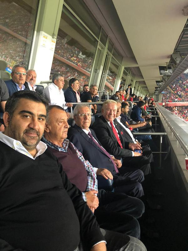 Aziz Yıldırım 1 yıl sonra Fenerbahçe Stadı'nda maç izledi - Resim: 0