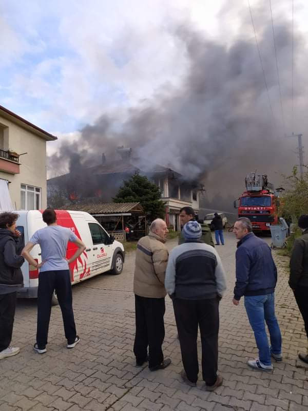 Düzce'de iki katlı bir binada doğalgaz faciası yaşandı - Resim: 1