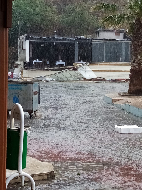 Tekirdağ'da hortum önüne ne kattıysa götürdü! İşte korku dolu o anlar - Resim: 4