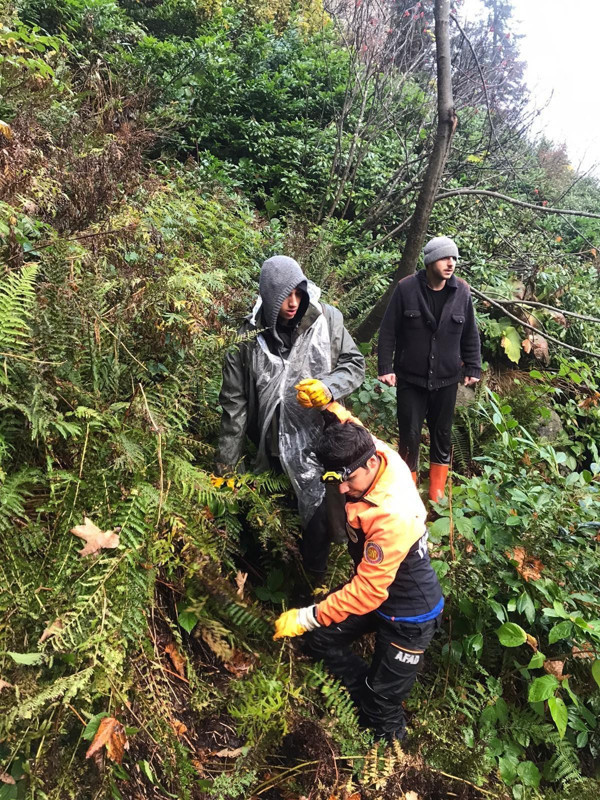 Trabzon'da 2 genç yaban mersini yüzünden hayatlarından olacaklardı - Resim: 0