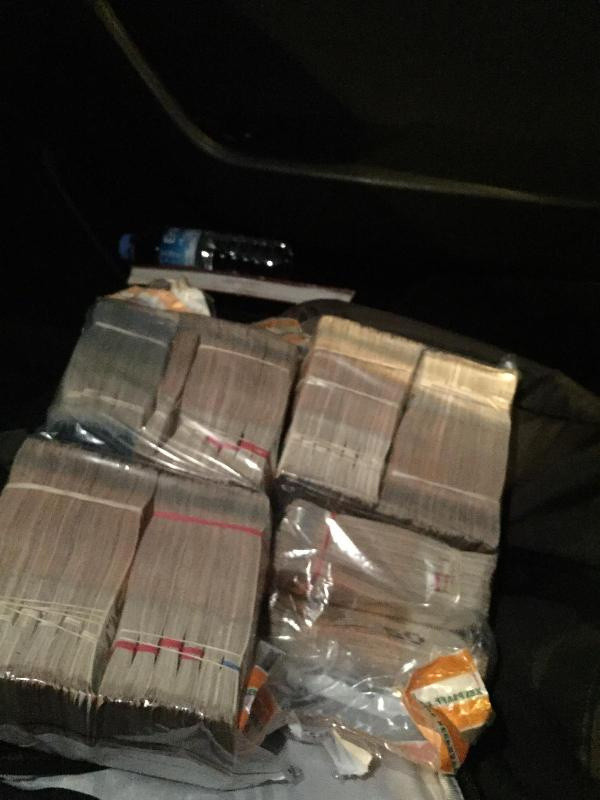 İstanbul'da takside 300 bin euro buldu sahibine teslim etti! Bakın ne kadar ödül vermiş - Resim: 0