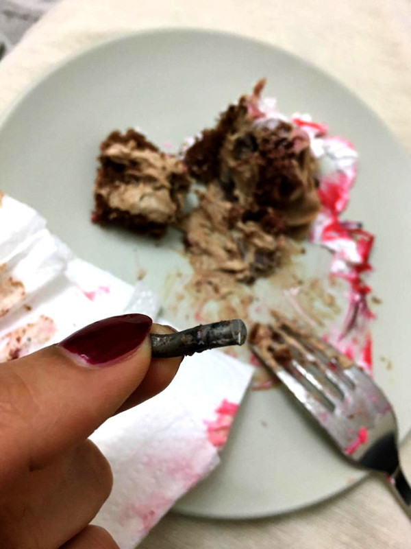 Adana'da doğum günü pastasından öyle bir şey çıktı ki görünce şok oldular - Resim: 0