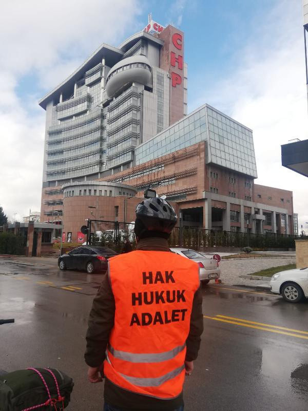 İBB'de işten çıkarılmasına CHP Genel Merkezi önünde tepki gösterdi - Resim: 1