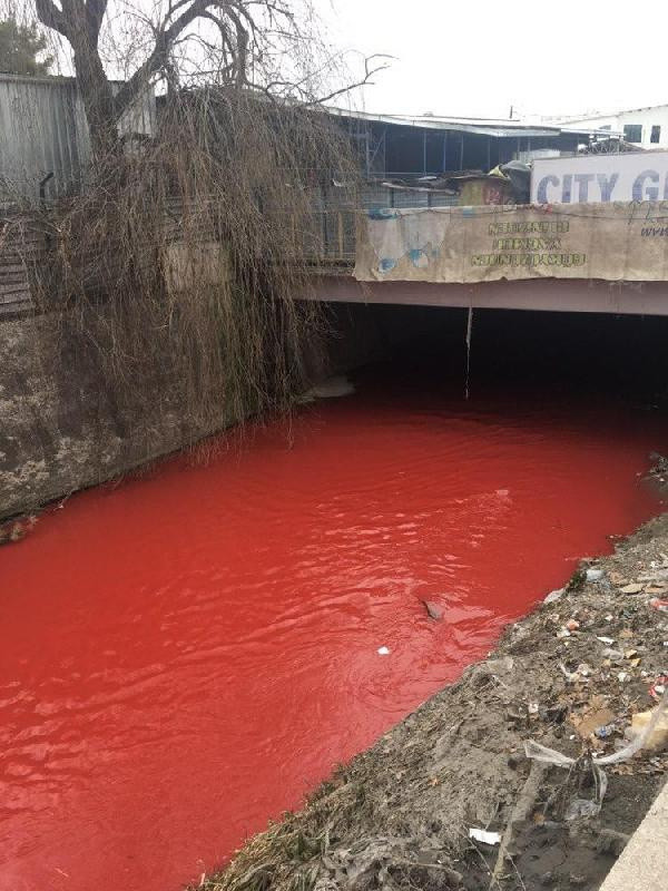 Ankara'da vatandaşları korkutan görüntü! Kıpkırmızı renkte aktı - Resim: 0