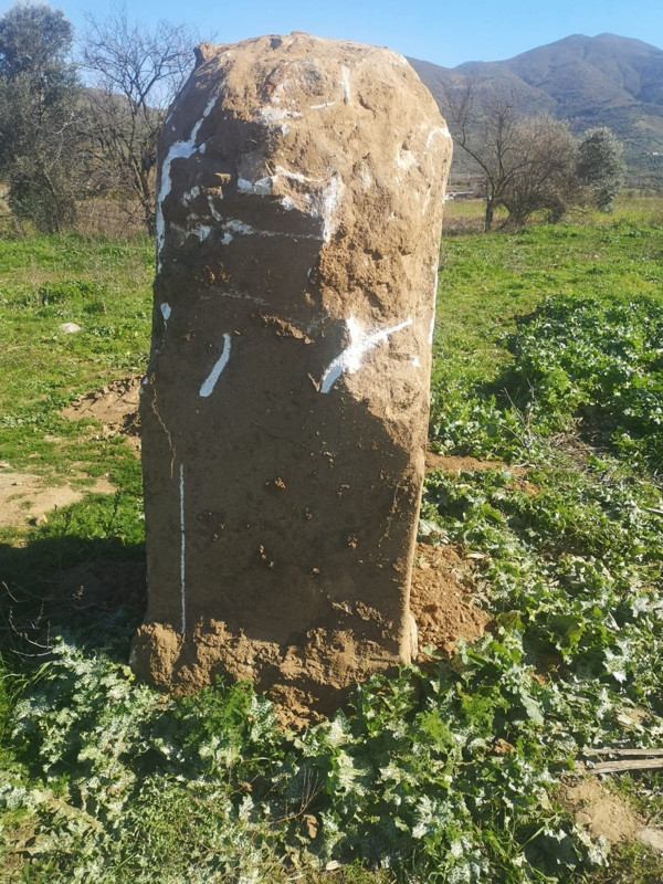 İzmir'de tarlada buldu! Üstünde Yunan alfabesiyle yazılmış yazılar var - Resim: 0