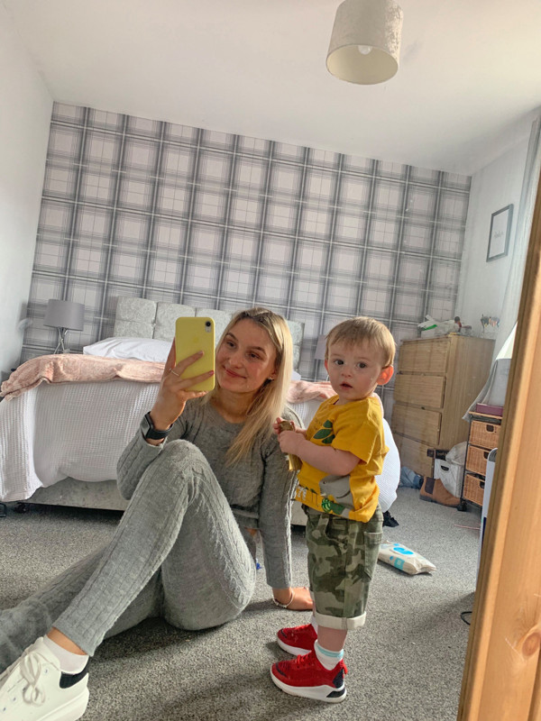 Sırt ağrıları arttı! Tuvalete giden genç kız hayatının şokunu yaşadı - Resim: 1