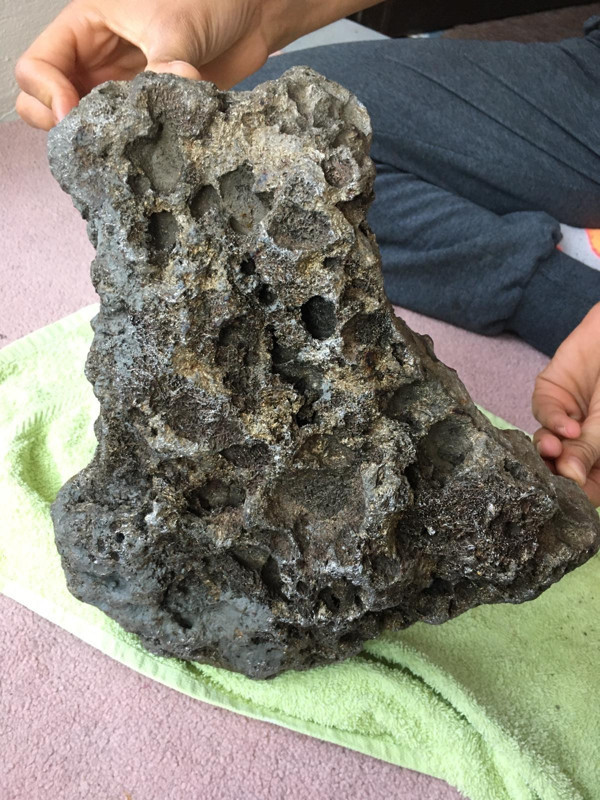 Daha önce benzerini gören olmadı! Sivas'ta tarla sürerken buldu: Kor halini alıyor - Resim: 0