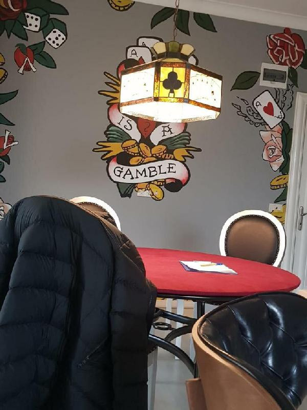 İzmir'de kumar ve sahte içki baskını yapılmıştı! Meğer lüks villanın.. - Resim: 0