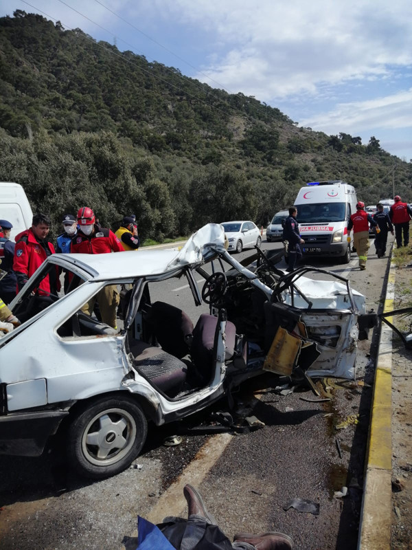 Balıkesir'de can pazarı! 3 araç birbirine girdi ölü ve yaralılar var - Resim: 1