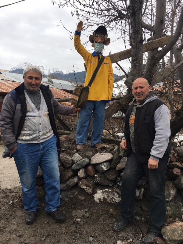 Artvin'de görenleri şaşırtan ilginç önlem! Sebebini duyan hayrete düştü çantanın içinde... - Resim: 0