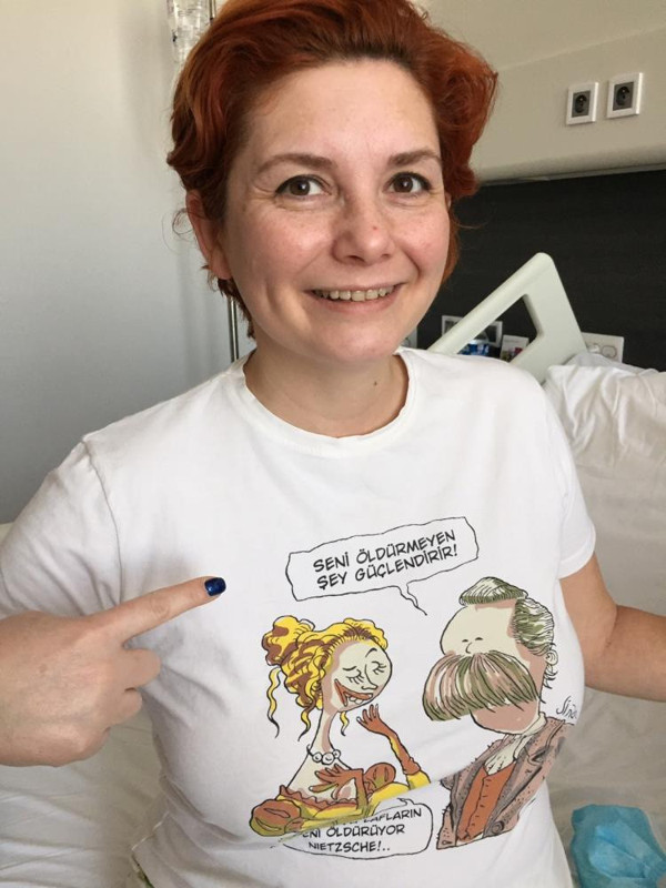 İzmir'de boynu ağrıyordu asansöre binerken yere yığıldı! Gerçek saatler sonra anlaşıldı - Resim: 0