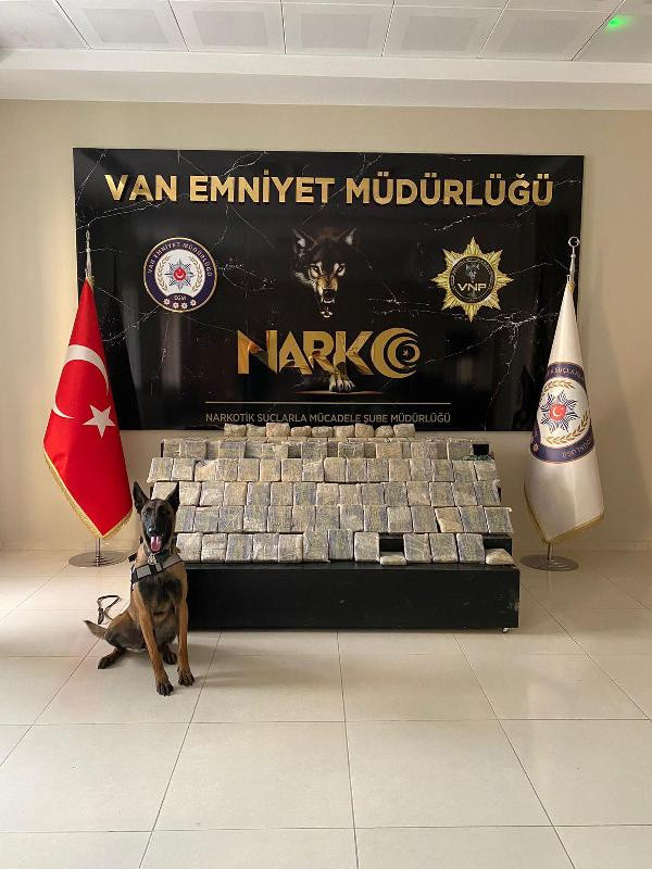 Van'da röntgen filminde ortaya çıktı! 25 adet ele geçirildi - Resim: 0