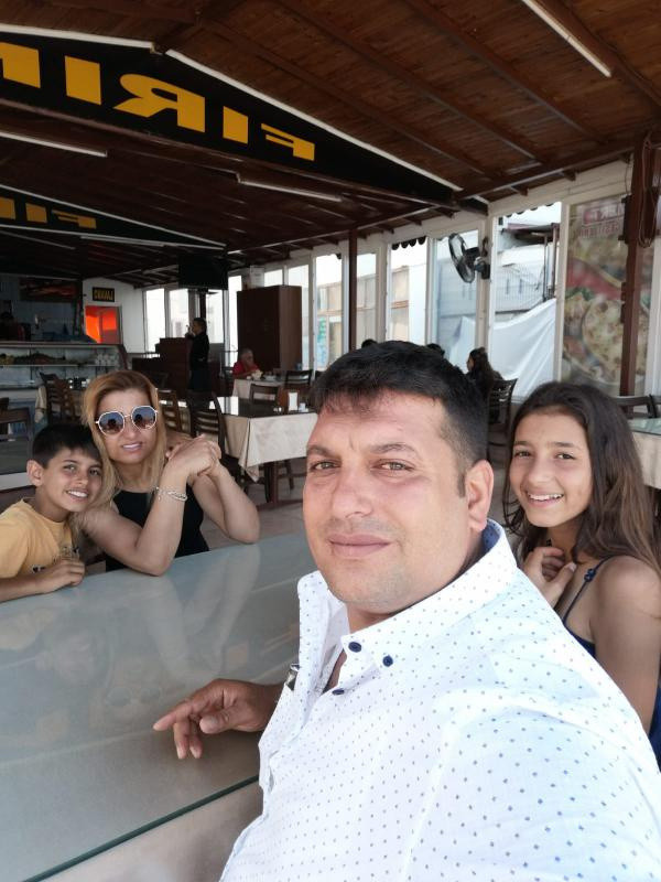 Çocukları ve komşuları bir oldu! Mersin'de pankartlı çağrı görenleri şaşırttı - Resim: 0