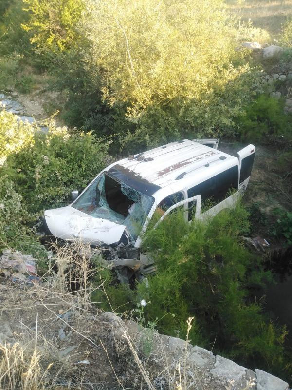 Direksiyon başında uyuyunca olanlar oldu! Isparta'da feci kazada can pazarı - Resim: 0