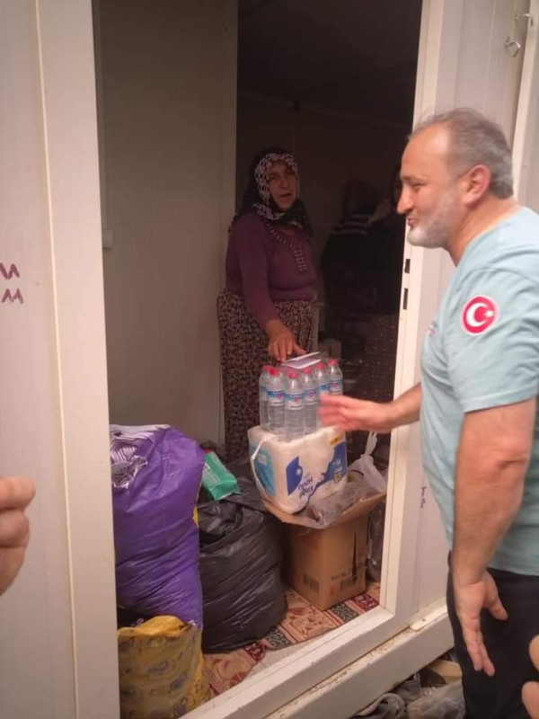 Sakarya'dan yangın bölgesine gönderdi! Küçük kızın notu görenleri duygulandırdı - Resim: 0