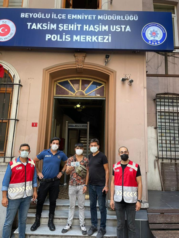 İstanbul'da takside 20 bin TL buldu! Teslim edince bakın ne kadar ödül aldı - Resim: 1