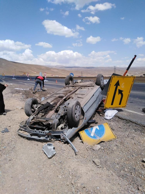 Bingöl'de feci kaza! Kontrolden çıkıp takla attı: Yaralılar var - Resim: 0