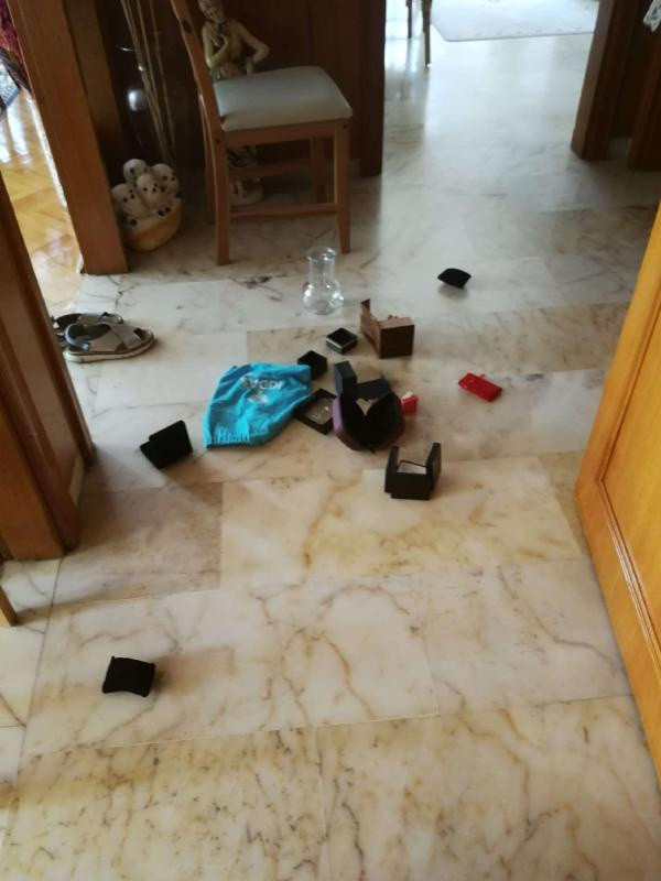 Olay yeri Üsküdar! 120 bin liralık ziynet eşyası çalıp su dolu sürahi bıraktılar - Resim: 0