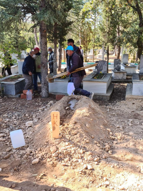 Uşak'ta yürüyerek gitti ölüsü çıktı! Acı haberi duyan anne dayanamadı - Resim: 0