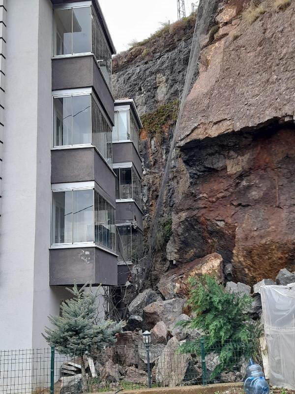 Sinop'ta camdan bakınca hayatının şokunu yaşadı! Apar topar terk ettiler - Resim: 0