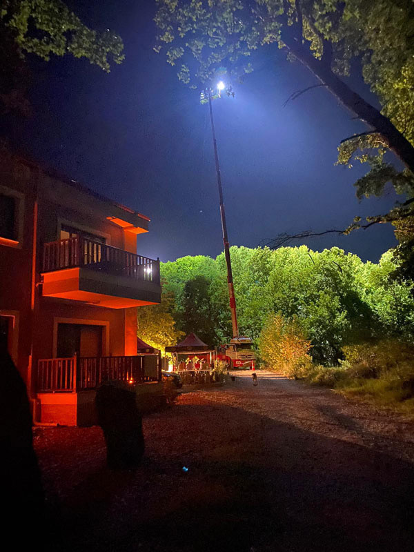 Marmaris'i ayağa kaldırılar! Burak Deniz ve Serenay Sarıkaya 'nın yeni dizisine şikayet yağdı - Resim: 1