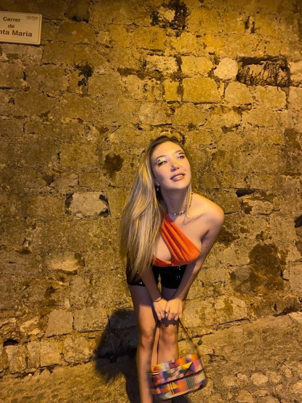 Mehmet Ali Erbil'in kızı Yasemin Erbil'in pozuna babasının olay yorumu hatırlatıldı! - Resim: 0