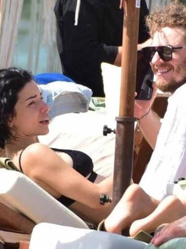 Hazırlıklar tamam yılın düğünü başlıyor! Merve Boluğur ve sevgilisi Mert Aydın ile ne zaman evleniyor? - Resim: 1