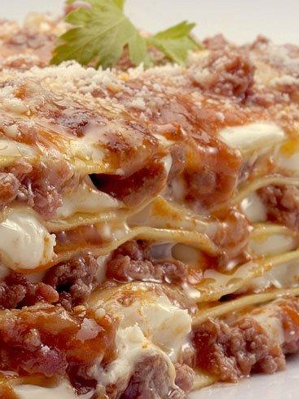 Tek başına doyurucu bir yemek: Lazanya tarifi... - Resim: 0