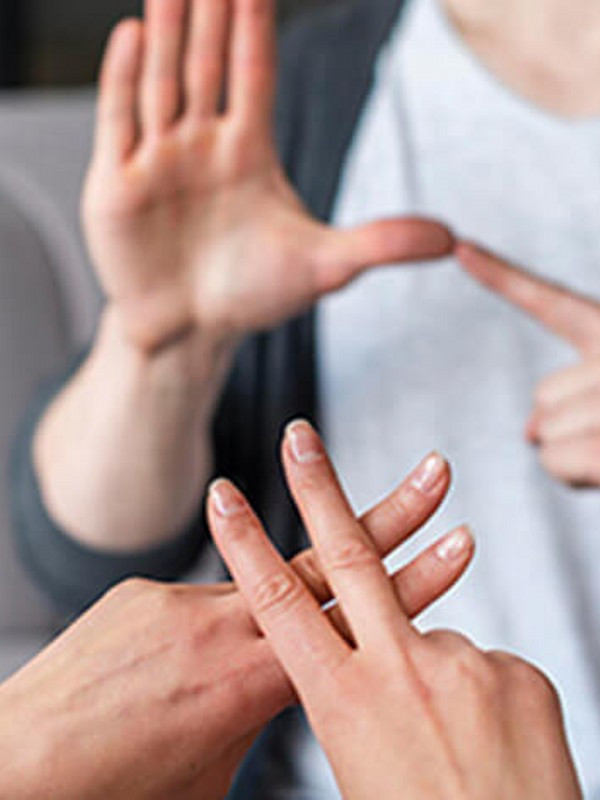 Beden diliniz sizi ele veriyor! Karşınızdaki sürekli burnuna dokunuyorsa sebebi buymuş - Resim: 1