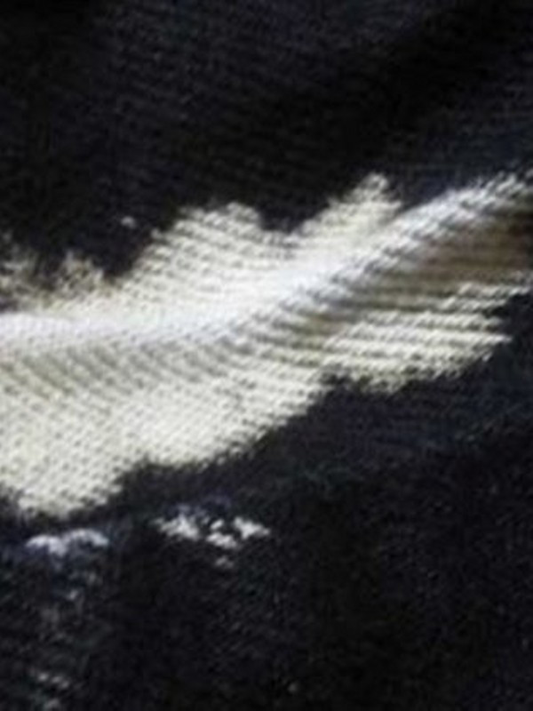 Kıyafetlerinizi çamaşır suyu lekesi yüzünden çöp olmaktan kurtaran o yöntem... - Resim: 0