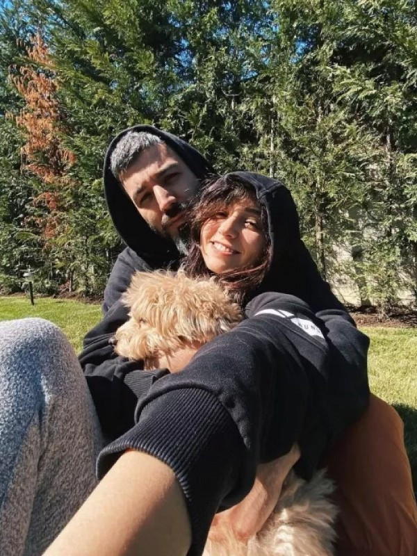 Zeynep Bastık'ın ''Birlikte becerebildiğimiz çok şey var'' diyen eski eşinden yeni ilişkisine onay geldi! 'Yok artık' diyeceksiniz - Resim: 0