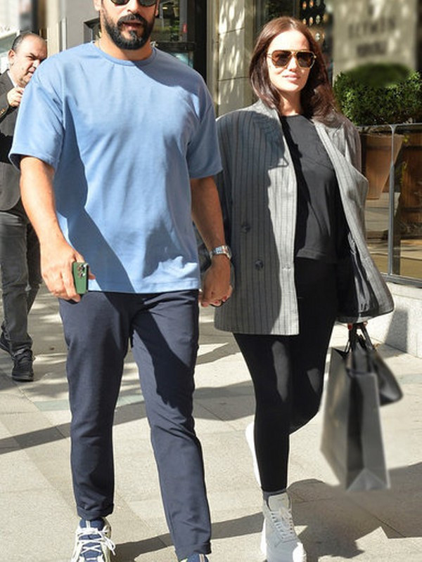 Erkek bebek bekleyen Fahriye Evcen Burak Özçivit çiftinden sokak ortasında şaşırtan itiraf - Resim: 0