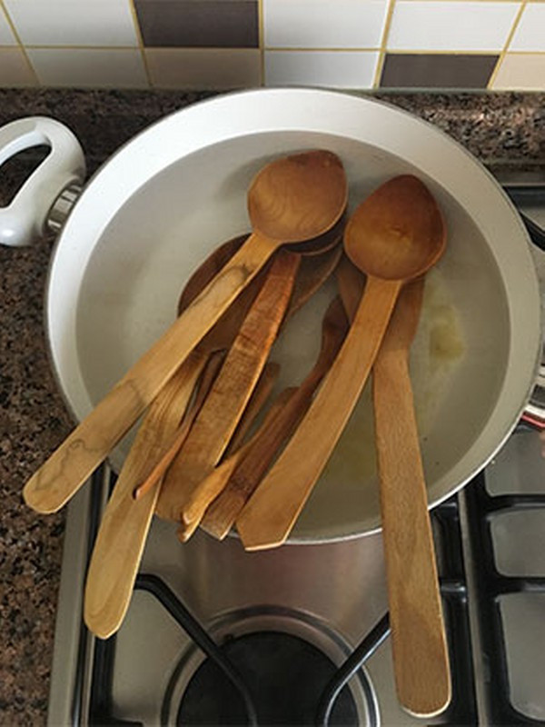 Tahta kaşıklar sandığınız kadar hijyenik mi? Tahta kaşıklardan çıkan kiri görünce artık kullanmayacaksınız - Resim: 0