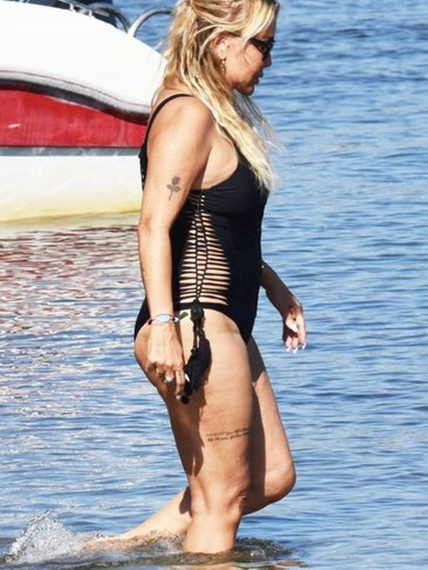 Yonca Evcimik'ten hayret dedirten sözler! ''Annemin isteğiyle evlendim. Hayattaki görevim anne olmak değil'' - Resim: 0