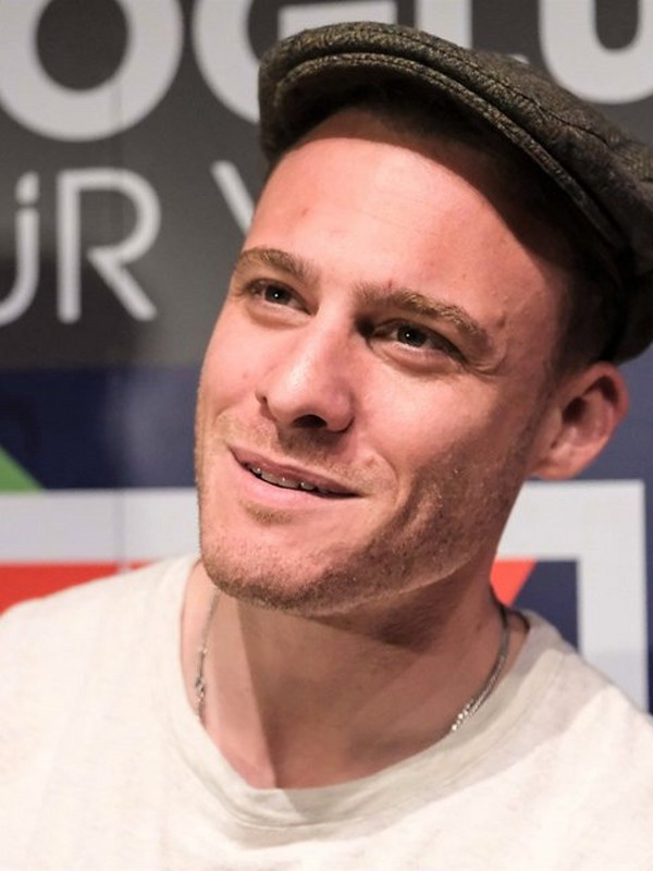 Farah Zeynep'in ''Domates seçer gibi partner seçiyorlar'' sözüne Kerem Bürsin'den destek geldi - Resim: 1