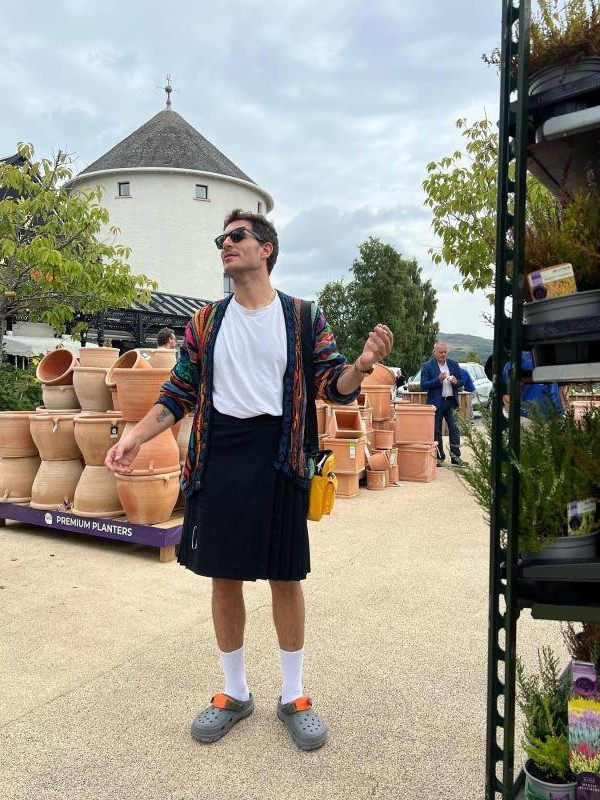 Uraz Kaygılaroğlu siyah ojeli fotoğrafına gelen eleştirilere öyle bir cevap verdi ki… - Resim: 1